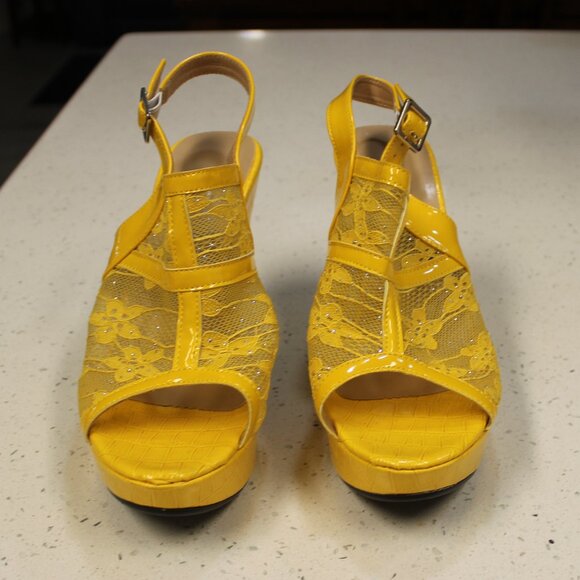 Yellow Block Heel Strappy Sandals Size 10.5/42 - Picture 5 of 9
